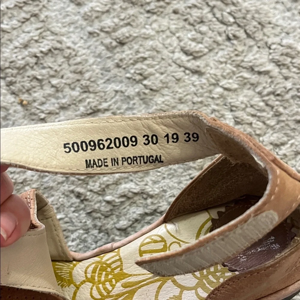 FLY London Women's Tan Suede Made in Portugal Peep-Toe Sandals 39